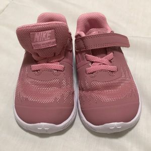 Pink NIKE Star Runner toddler girl sneakers